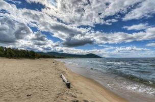 riva di lago baikal foto