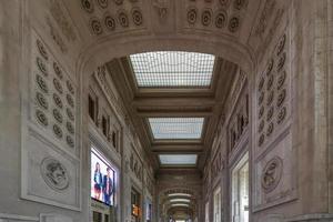 Milano, Italia - marzo 17, 2018 - bellissimo interno di il Milano centrale ferrovia stazione foto