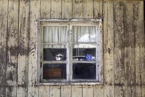 un' piccolo finestra nel un' Residenziale edificio nel un' grande città foto