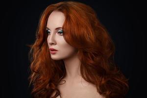 ritratto di donna con bellissimo rosso capelli foto