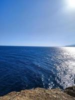 bellissimo mare Visualizza di il rosso mare a partire dal al di sopra di sinai montagne foto