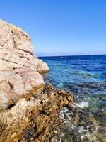 bellissimo mare Visualizza di il rosso mare a partire dal al di sopra di sinai montagne foto