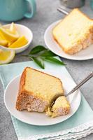 tradizionale vaniglia libbra torta con Limone, bundt torta foto