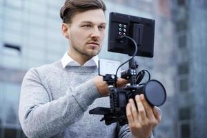 professionale operatore video con un' moderno telecamera impianto foto