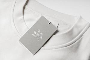 carta etichetta su un' bianca 100 per cento biologico cotone capi di abbigliamento foto