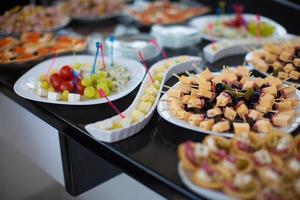 delizioso vacanza spuntini su il tavolo, il cibo è buongustaio foto