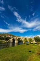 arslanagico ponte su trebisnjica fiume nel trebinje, bosnia e erzegovina foto