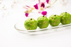 sitafal peda o pera o crema pasticciera Mela forma progettista dolce mithai barfi o burfi foto