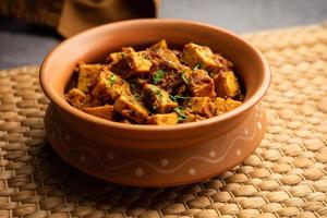 indiano stile suran sabzi o jimikand sabji anche conosciuto come elefante piede patata dolce o ole agitare fritte ricetta foto