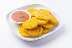 croccante Patata rava fritte fette o battyache Kaap o batata semolino friggere spuntini a partire dal India foto