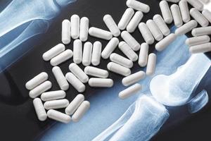 raggi X Immagine e bianca capsule con dietetico supplemento o droga foto