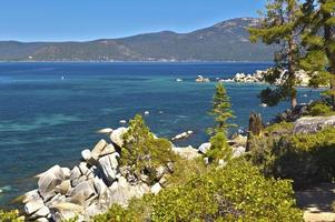 bellissimo litorale di lago tahoe foto