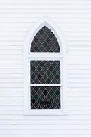 bellissimo macchiato bicchiere finestra su parete di Chiesa. foto