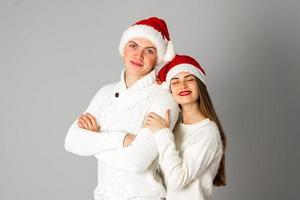 coppia celebrare Natale nel studio foto