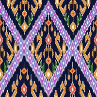 bellissimo colorato tailandese a maglia ricamo. geometrico etnico orientale modello tradizionale su nero sfondo, tailandese modello cultura con ritaglio sentiero, foto