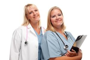 Due amichevole medici o infermieri foto