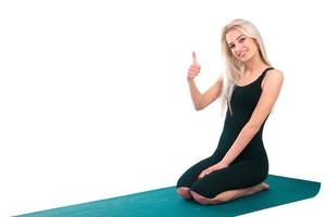 donna che pratica yoga foto