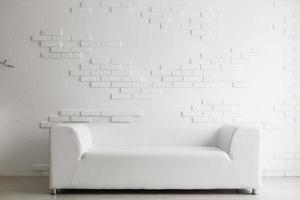 anteriore design serie moderno vivente camera con grande vuoto bianca parete foto