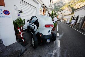 renault twizi elettrico auto nel Positano, Italia. foto