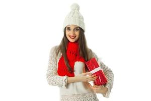 donna nel caldo maglione e rosso sciarpa foto