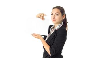 donna nel uniforme con bianca cartellone nel mani foto