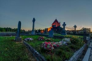 vecchio cimitero nel il sera nel Irlanda foto