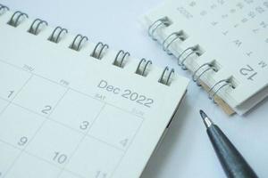 dettaglio di un calendario con un mese di dicembre foto