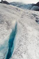 trincea con acqua nel antico ghiacciaio paesaggio foto