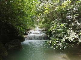 erawan cascata è collocato nel erawan nazionale parco, kanchanaburi Tailandia. foto