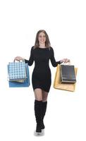 contento donna con shopping Borsa su isolato studio sfondo. foto