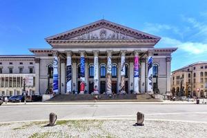 il nazionale Teatro di Monaco, collocato a max-joseph-platz piazza nel Monaco, Baviera, Germania foto