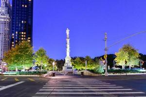 columbus cerchio nel Manhattan quale era completato nel 1905 e ristrutturato un' secolo dopo. foto