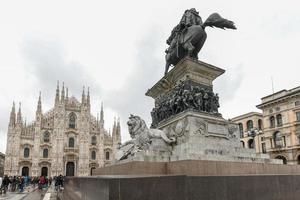 equestre monumento per il re vincitore emanuele ii a duomo piazza nel Milano, Italia. foto