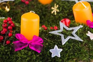 Avvento ghirlanda con candele per il pre Natale tempo foto