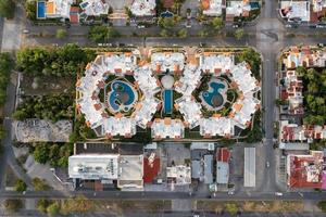 aereo superiore giù Visualizza di case e alloggiamento complessi nel Cancun, Messico. foto