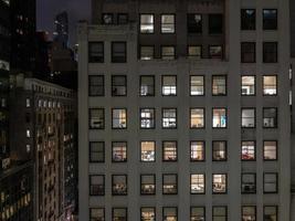 aereo Visualizza di midtown uffici nel Manhattan, nuovo York città a notte. foto