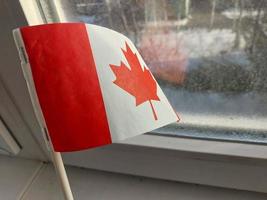 Canada nazione bandiera nel inverno stagione foto