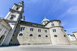 il famoso salisburgo Cattedrale a domplatz nel salisburgo, Austria. foto