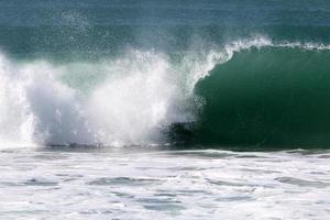 forte vento e tempesta su il mediterraneo mare. foto