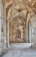 Visualizza di il Jaffa cancello nel Gerusalemme. il vecchio cancello ha il forma di un' medievale cancello Torre con un a forma di l ingresso, quale era assicurato a tutti e due finisce con pesante porte foto