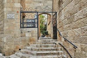 antico vicolo nel quartiere ebraico, Gerusalemme. Israele. foto nel vecchio stile dell'immagine a colori