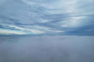 sopra il nuvole e cielo metraggio foto