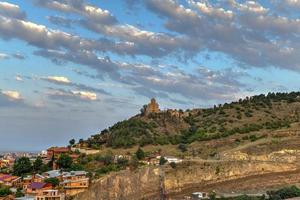 bellissimo panoramico Visualizza di Tbilisi a partire dal narikala fortezza nel Georgia. foto