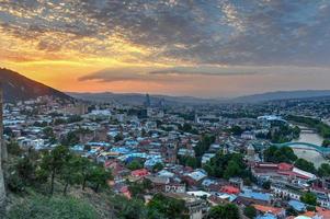 bellissimo panoramico Visualizza di Tbilisi a partire dal narikala fortezza nel Georgia. foto