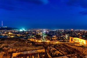 yerevan cascata complesso, un' gigante scala fatto di calcare nel Yerevan, Armenia. esso link il centro ketron la zona di yerevan con il monumento quartiere. foto