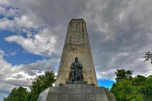 monumento nel onore di il 850 anniversario di il cittadina di vladimir nel il d'oro squillare di Russia, 2022 foto