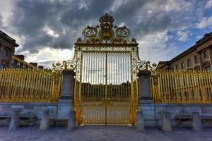 reale cancelli di Versailles palazzo nel Francia, ricostruito dopo tre secoli. foto