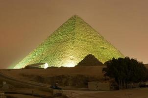 Giza piramide e sfinge leggero mostrare a notte - Cairo, Egitto foto