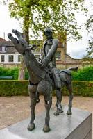 scultura gruppo il quattro cavalieri di il apocalisse di Rik poot a il hof arents nel Bruges, ovest Fiandre, Belgio, 2022 foto