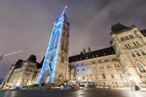 inverno vacanza leggero mostrare proiettato a notte su il canadese Casa di parlamento per celebrare il 150 ° anniversario di Canada nel ottava, Canada. foto